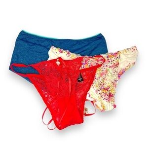 VICTORIAS SECRET PANTY LOT  LARGE THONG CHEEKIE NWOT LINGERIE  SET